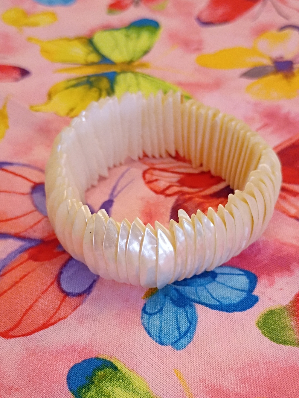 Elegant White Mother-of-Pearl Stretch Bracelet